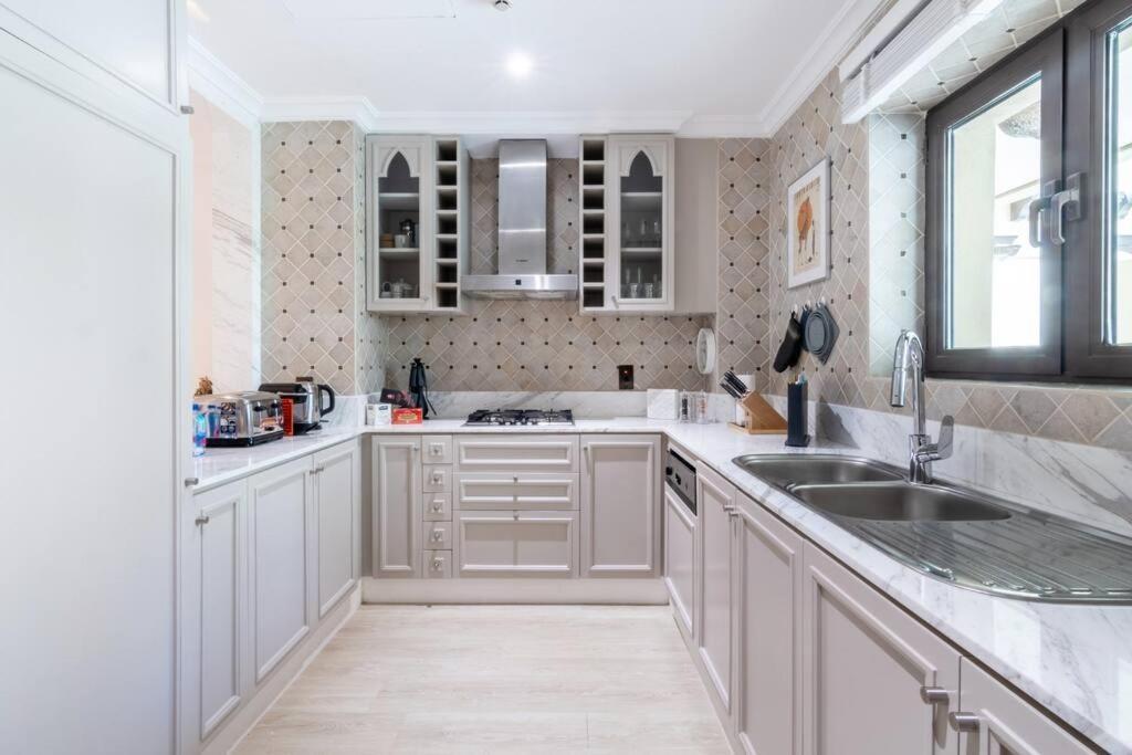 Appartement First Class 1br Tranquil Oasis In Old Town Dubaï